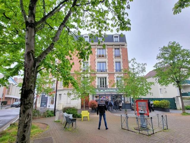 Appartement 4 pièces de 80 m2 avec cave – Place Edouard Mayer Nanterre