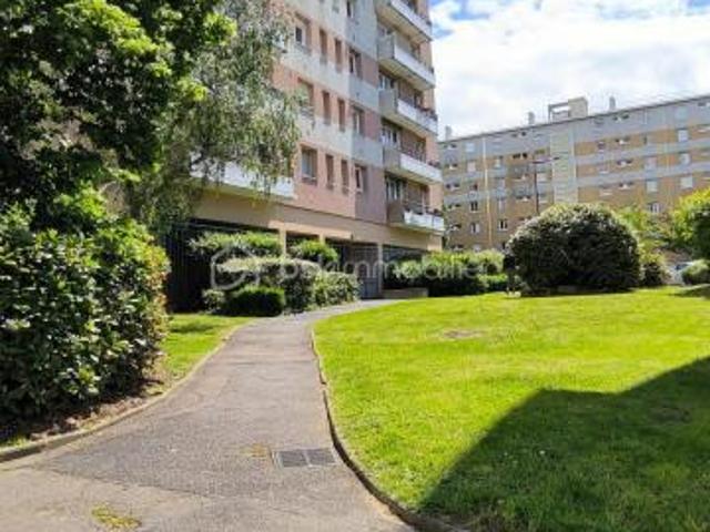 Appartement 4 pièces de 80 m² Noisy le Grand Secteur Noisy Champs
