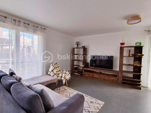 Appartement 4 pièces de 87 m² avec balcon, loggia 2 parkings et cave