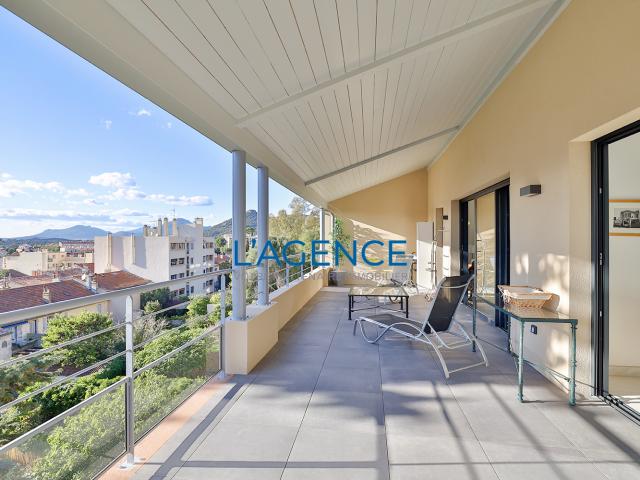 Appartement 4 pièces de 110m2 avec terrasse de 33m2 et garage double