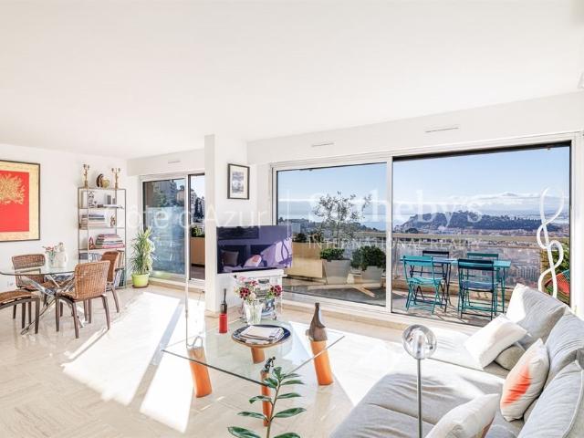 Appartement 4 pièces dernier étage avec vue mer et terrasse. 102m² Nice