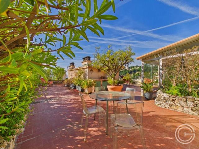 Appartement 4 pièces Dernier Etage Terrasse 150m² St Sylvestre NICE