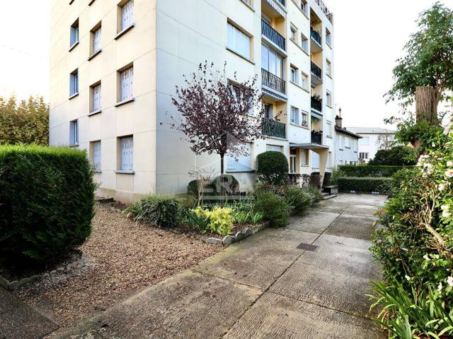 Appartement 4 pièces Place Churchill vue dégagée