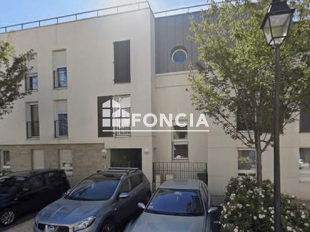Appartement 4 pièces récent en dernier étage sans ascenseur Quartier du Lycée DESCARTES