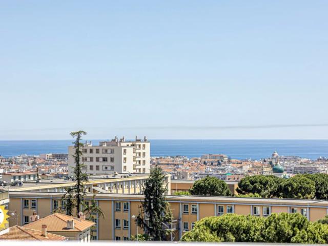 Appartement 4 pièces refait à neuf Vue mer Dernier étage