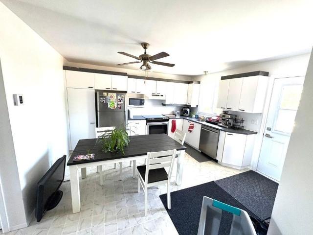 APPARTEMENT 4 1/2 À LOUER VICTORIAVILLE