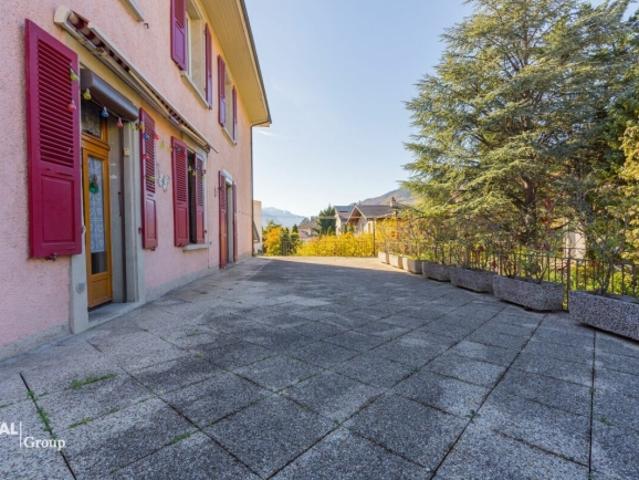Appartement 4,5 pces, avec atelier dépôt de 64 m2, à rénover