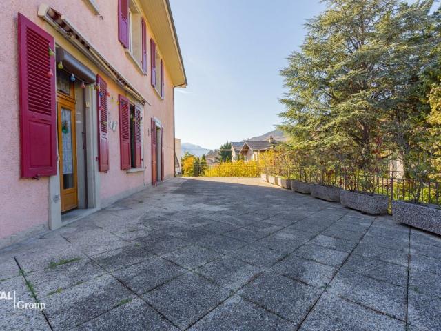 Appartement 4,5 pces, avec atelier dépôt de 64 m2, à rénover