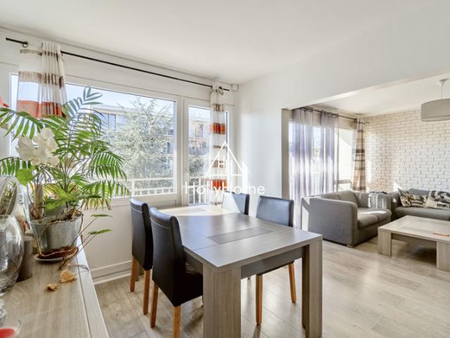 Appartement 4 5 pièces avec grand balcon, cave et parking
