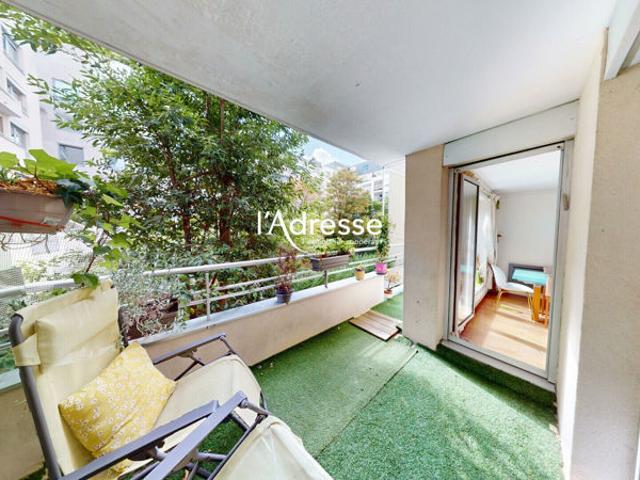 Appartement 4P / 3 chambres 92.5m² + 16m² de balcons Métro LIBERTE