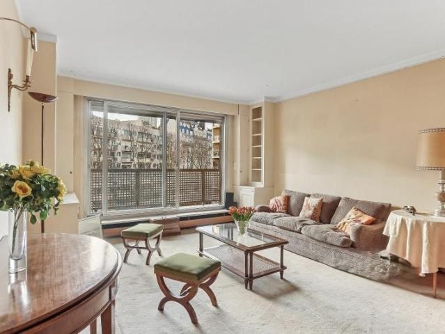 Appartement 57m2, balcon, cave avec emplacement parking