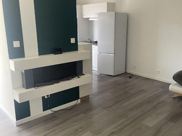 Appartement 5 pièces, 56 m² à louer à Saint Florent sur Auzonnet 30960