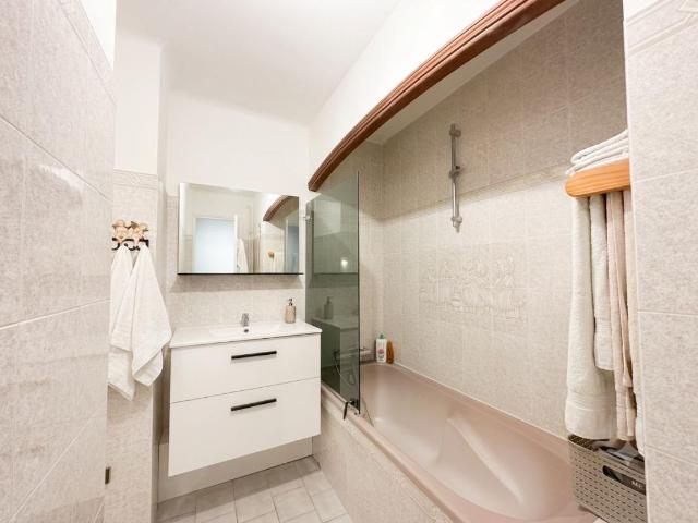 Appartement 5 pièces, 77 m² à louer à Hyères 83400