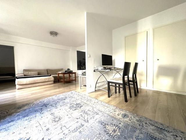 APPARTEMENT 5 PIECES 80M² PLACE DE PARKING ANTIBES LES COMBES