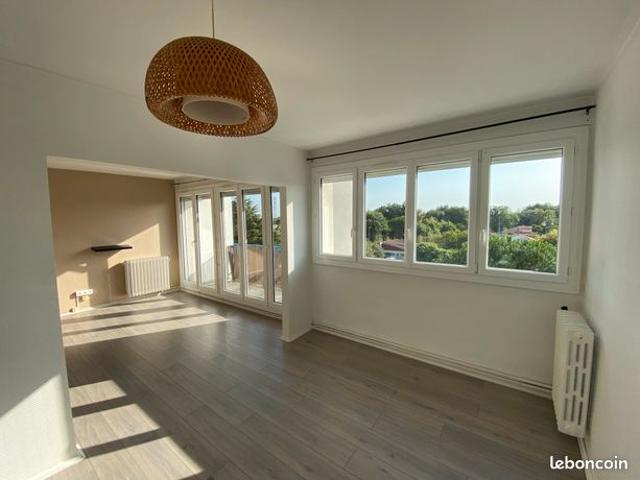 Appartement 5 pièces 94 m2 + balcon et cellier