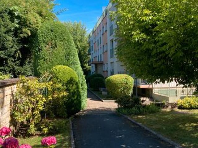Appartement 5 pièces 95 m² avec loggias, ascenseur et garage MONTBELIARD bois bourgeois résidentiel