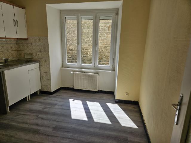 Appartement 5 pièces, 100 m² à louer à Quintin 22800