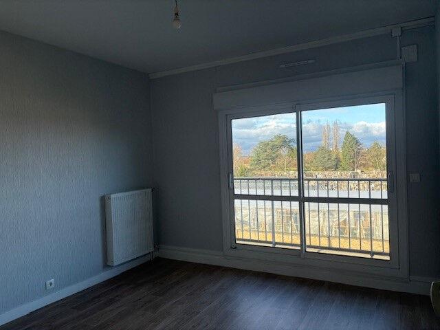 Appartement 5 pièces, 104 m² à louer à La Châtre 36400