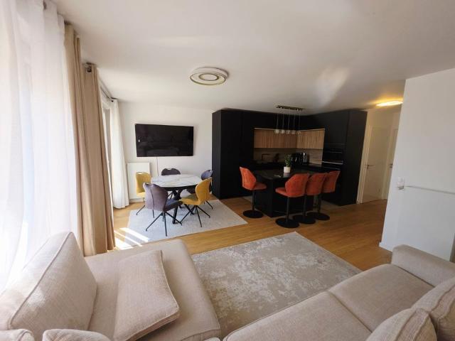 Appartement 5 pièces, 105 m² à louer à Le Plessis Robinson 92350