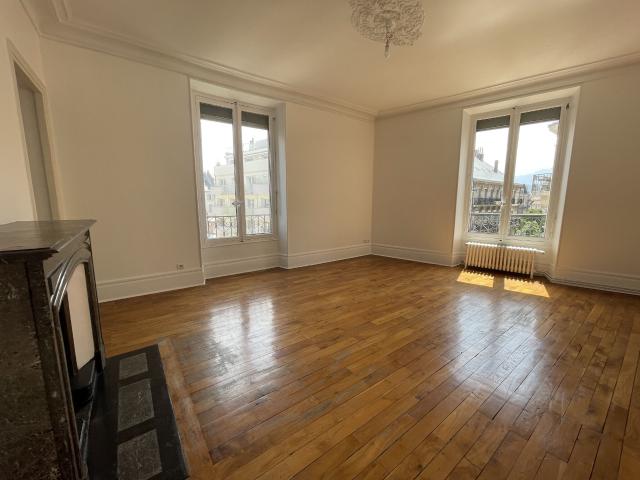 Appartement 5 pièces, 118 m² à louer à Grenoble 38000