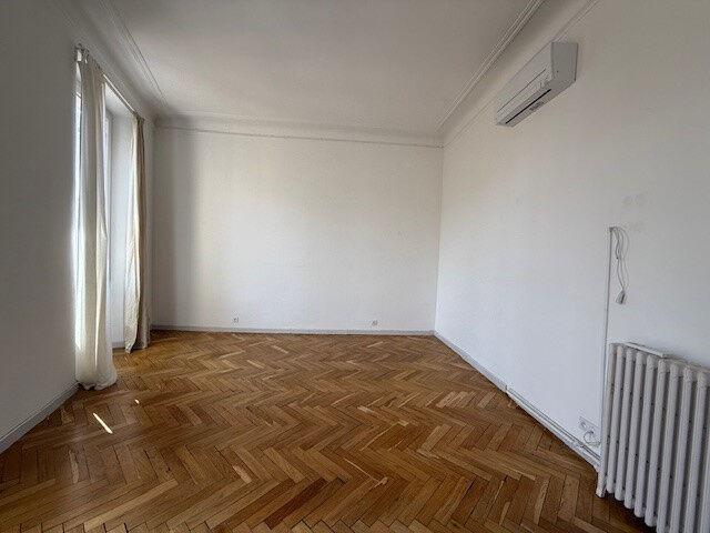 Appartement 5 pièces, 121 m² à louer à Hyères 83400