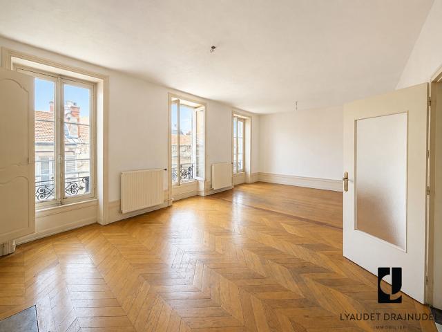 Appartement 5 pièces 155 m²