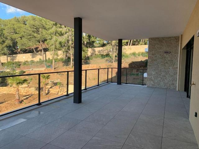 Appartement 5 pièces, 165 m² à louer à Saint Mandrier sur Mer 83430