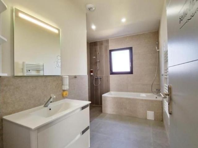 Appartement 5 pièces, 170 m² à louer à Vénissieux 69200