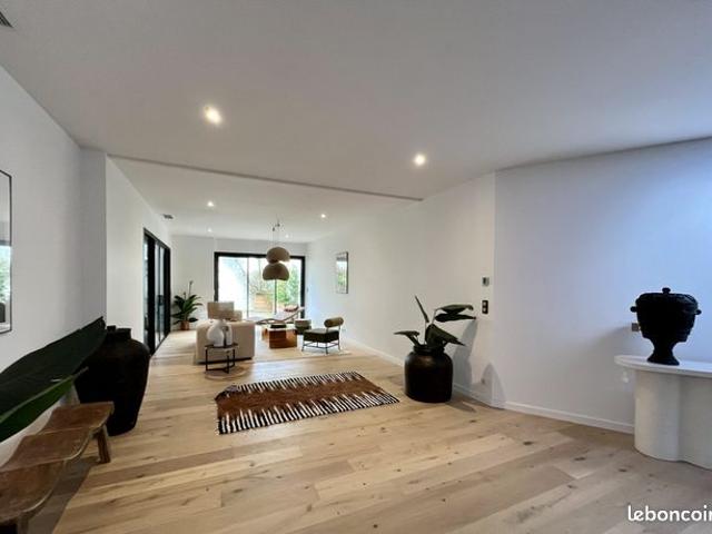 Appartement 5 pièces 178 m²