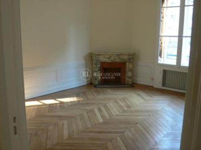 Appartement 5 pièces 181.06 m²