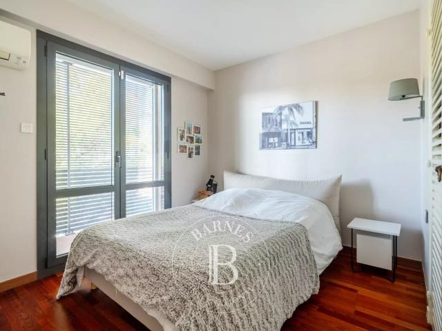 Appartement 5 pièces, 210 m² à louer à Marseille 8 13008