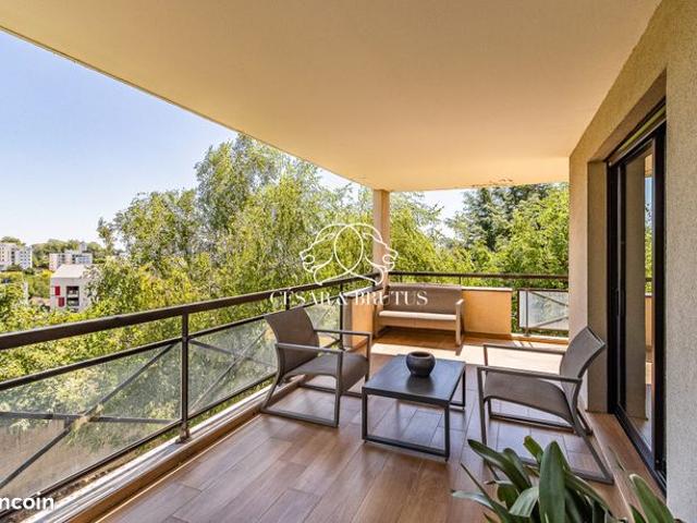 Appartement 5 pièces 212 m²
