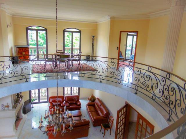 Appartement 5 pièces 217 m²
