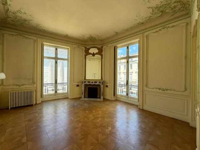 Appartement 5 pièces, 221 m² à louer à Nîmes 30000