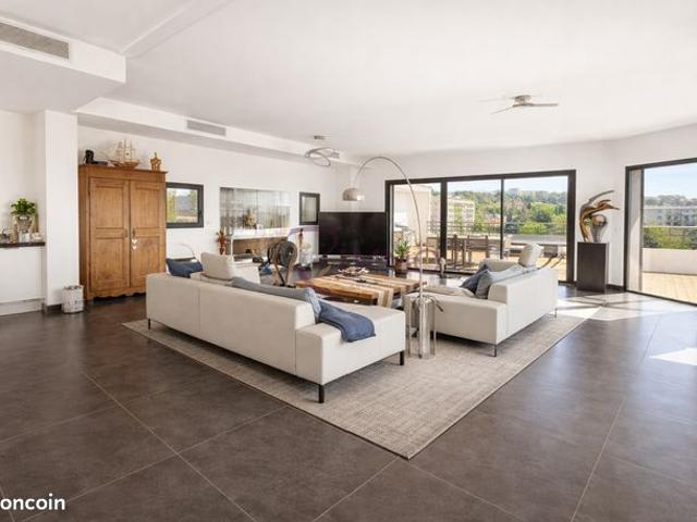 Appartement 5 pièces 222 m²