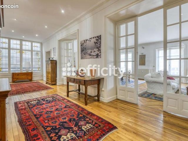 Appartement 5 pièces 231 m²