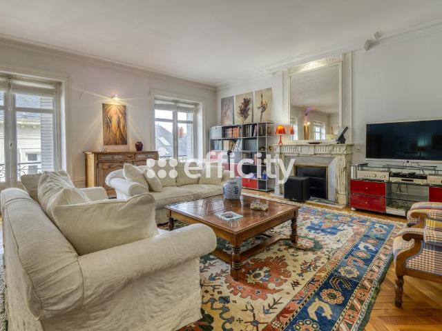Appartement 5 pièces 231 m²