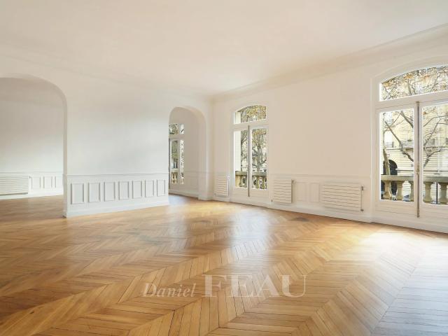 Appartement 5 pièces 233 m²