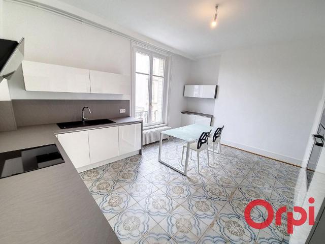 Appartement 5 pièces, 245 m² à louer à Nancy 54000