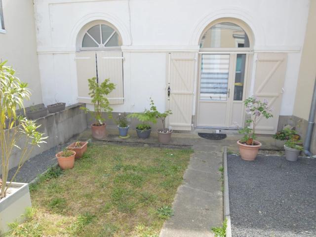 Appartement 5 pièces, à louer à Écommoy 72220