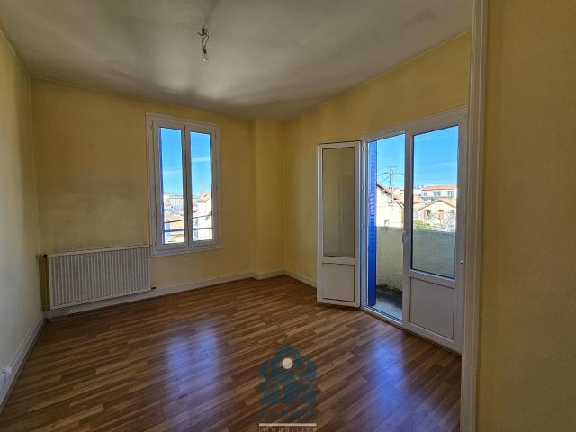 Appartement en triplex 5 pièces avec balcon et stationnement