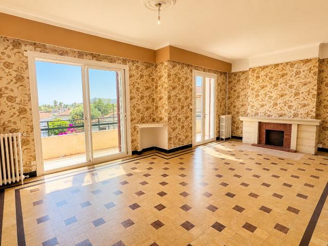 Appartement 5 pièces avec terrasse, parking privatif et grenier
