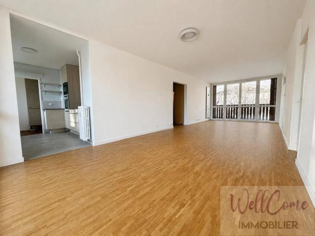 Appartement 5 pièces de 98,87 m² Traversant SE/NO + cave – Ann