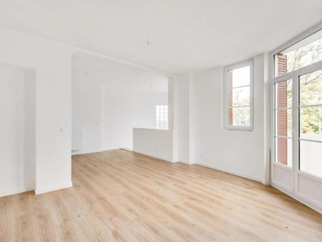 Appartement 5 pièces de 126 m² sur 3 niveaux avec balcon, jardin