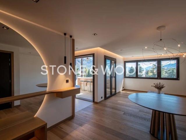 Appartement 5 pièces au dernier étage avec vue dégagée à Ann