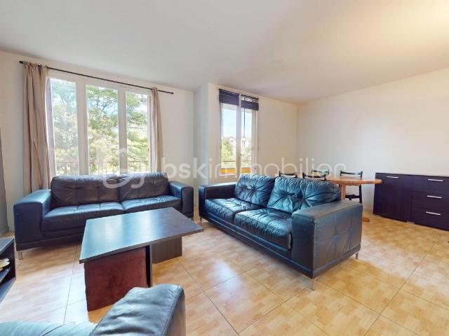 Appartement 5 pièces en rez de chaussée surélevé avec cave