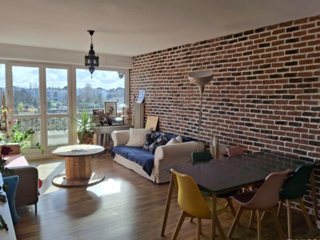 ? APPARTEMENT 5 PIÈCES LUMINEUX AVEC BALCON – 100 m² –