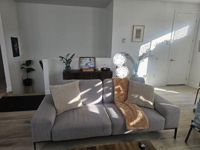 Appartement 5 1/2 haut de triplex