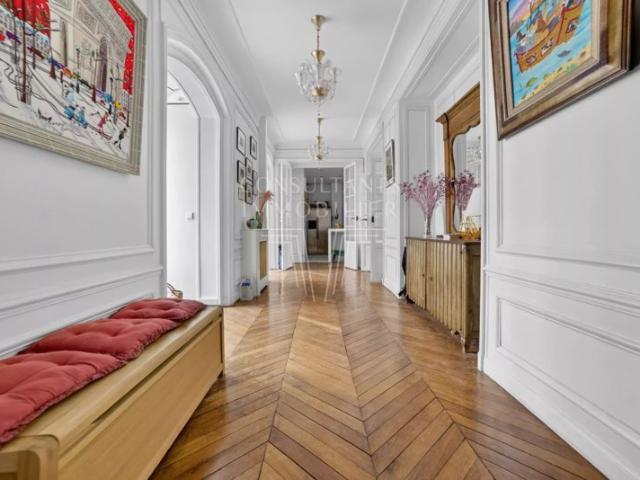 PLAINE MONCEAU. APPARTEMENT FAMILIAL