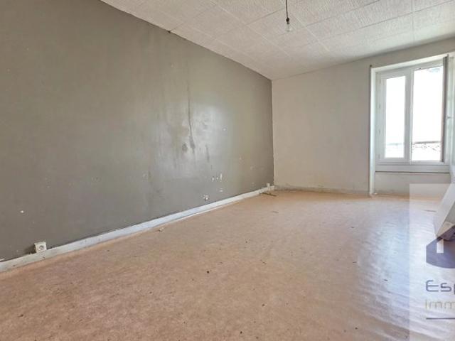 Appartement 60m² à rénover avec 100m² de garage